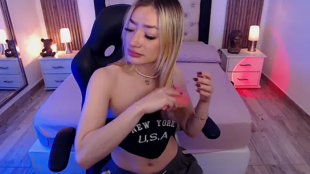 zoe jones13 online show from October 26, 2025, 10:43 pm