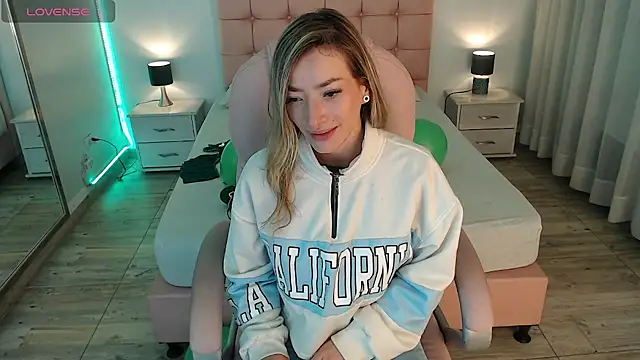 zoe jones13 online show from March 18, 2025, 3:56 am