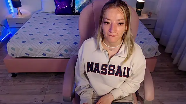 Snapshot of zoe_jones13 chatting on February 20, 2026, 3:36 am zoe jones13 online show from February 20, 2026, 3:36 am