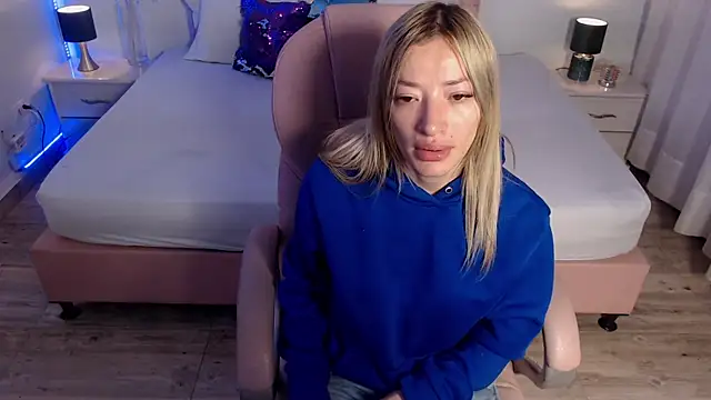 Snapshot of zoe_jones13 chatting on March 1, 2026, 4:12 am zoe jones13 online show from March 1, 2026, 4:12 am