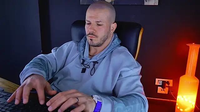 AngeloEric online show from February 12, 2025, 9:20 am