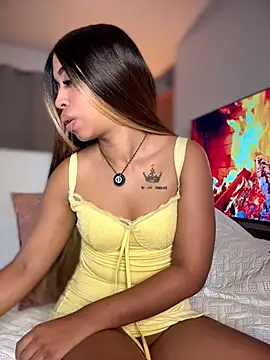 Snapshot of bella__honey chatting on November 11, 2025, 3:23 am bella honey online show from November 11, 2025, 3:23 am