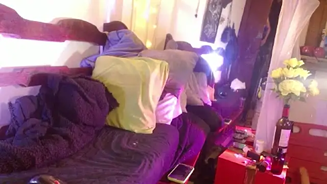 Snapshot of laye19 chatting on March 21, 2026, 10:20 am laye19 online show from March 21, 2026, 10:20 am