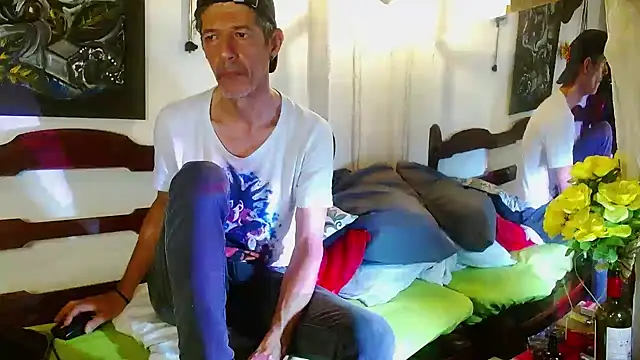 Snapshot of laye19 chatting on March 31, 2026, 11:07 pm laye19 online show from March 31, 2026, 11:07 pm