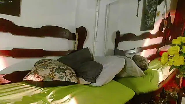 Snapshot of laye19 chatting on April 3, 2026, 8:54 am laye19 online show from April 3, 2026, 8:54 am