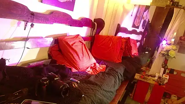 Snapshot of laye19 chatting on March 7, 2026, 7:37 am laye19 online show from March 7, 2026, 7:37 am