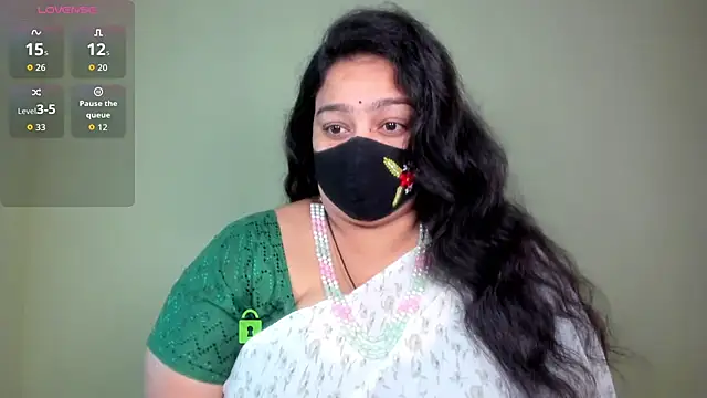 neelu-hoty online show from June 19, 2026, 8:31 am