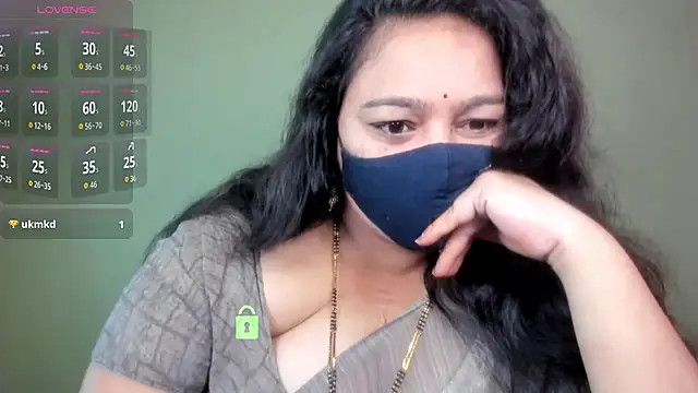 neelu-hoty online show from June 10, 2026, 8:37 am