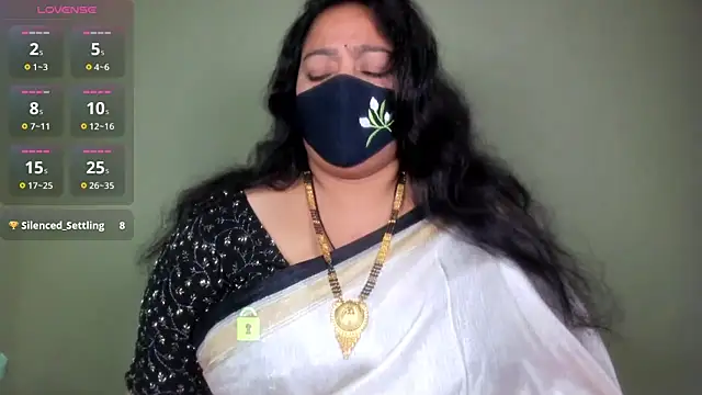 neelu-hoty online show from June 12, 2026, 12:03 pm