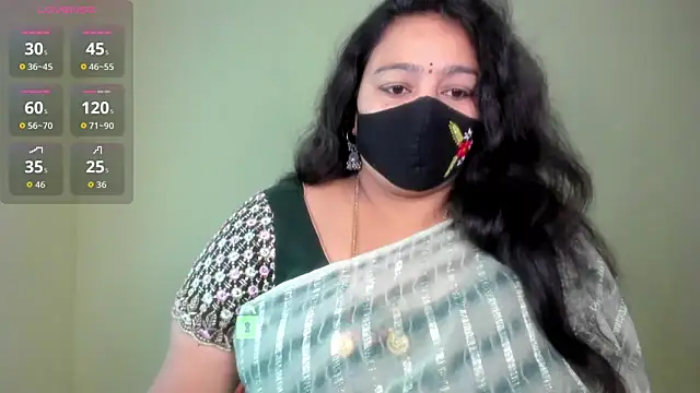 neelu-hoty online show from June 22, 2026, 9:06 am