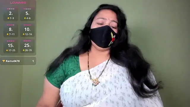 neelu-hoty online show from June 5, 2026, 8:53 am