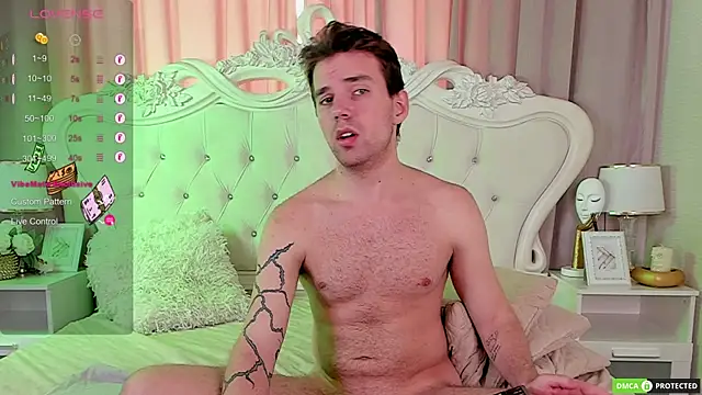 ArthurWhitee online show from October 9, 2025, 4:35 am