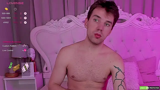 ArthurWhitee online show from September 28, 2025, 1:29 pm