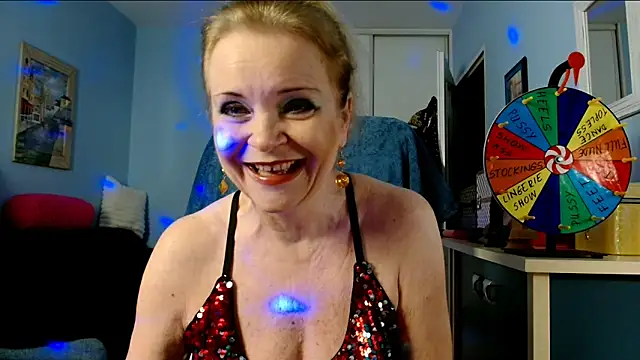 sexyjennyeu online show from November 12, 2025, 9:18 pm