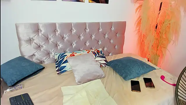 alanavega11 online show from October 25, 2025, 1:12 pm