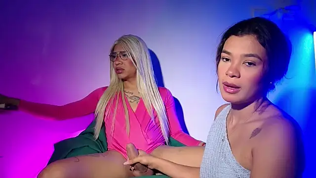 Snapshot of youdremalovets chatting on February 22, 2025, 12:40 pm youdremalovets online show from February 22, 2025, 12:40 pm