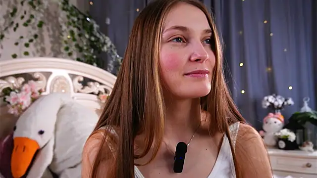 Snapshot of MonaEldon chatting on March 2, 2026, 8:10 am MonaEldon online show from March 2, 2026, 8:10 am