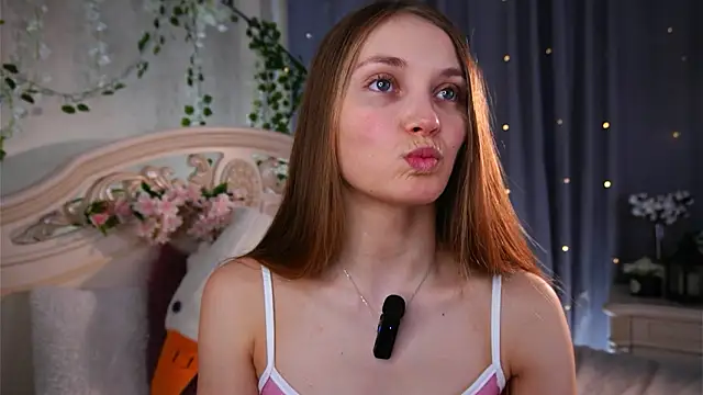 Snapshot of MonaEldon chatting on March 30, 2026, 2:46 am MonaEldon online show from March 30, 2026, 2:46 am