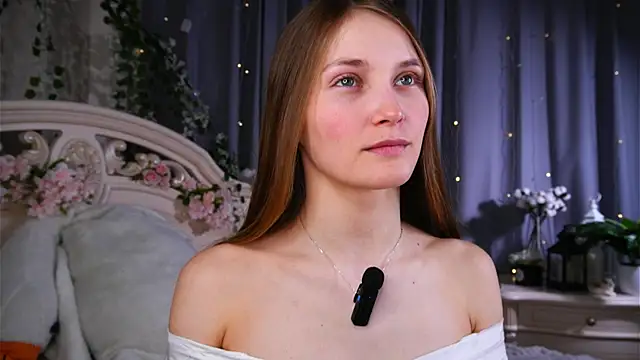 Snapshot of MonaEldon chatting on March 27, 2026, 8:26 am MonaEldon online show from March 27, 2026, 8:26 am