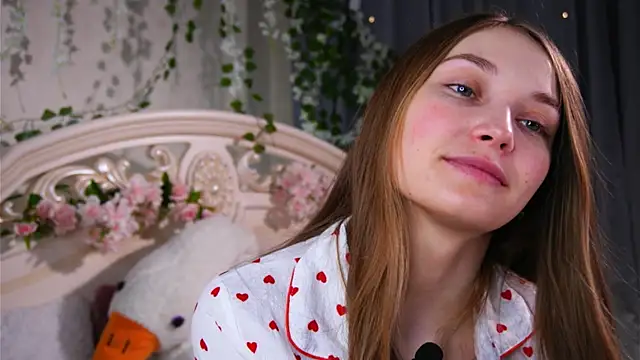 Snapshot of MonaEldon chatting on April 16, 2026, 2:12 am MonaEldon online show from April 16, 2026, 2:12 am