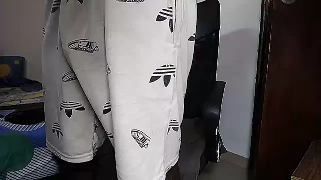 Snapshot of black__diiamond chatting on February 19, 2025, 4:55 am black  diiamond online show from February 19, 2025, 4:55 am