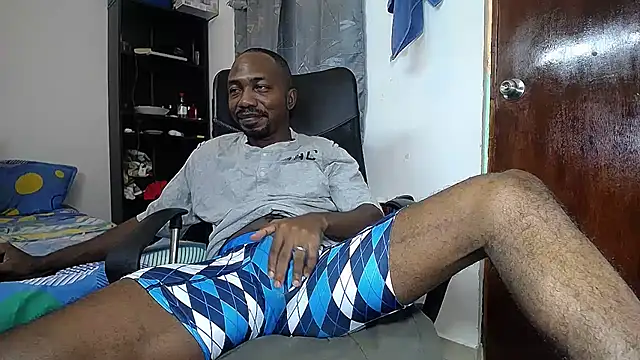 Snapshot of black__diiamond chatting on February 14, 2025, 11:31 am black  diiamond online show from February 14, 2025, 11:31 am