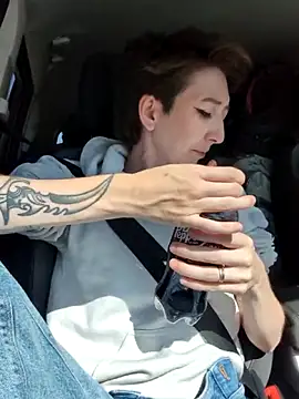 lovelylucyy online show from October 2, 2025, 5:49 pm