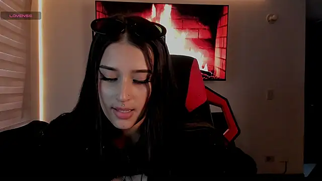 Charlotte greys online show from November 22, 2025, 10:19 pm