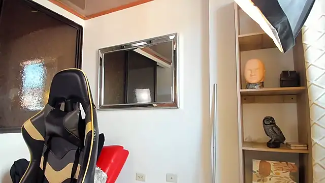 julian wallace online show from April 4, 2026, 8:04 pm