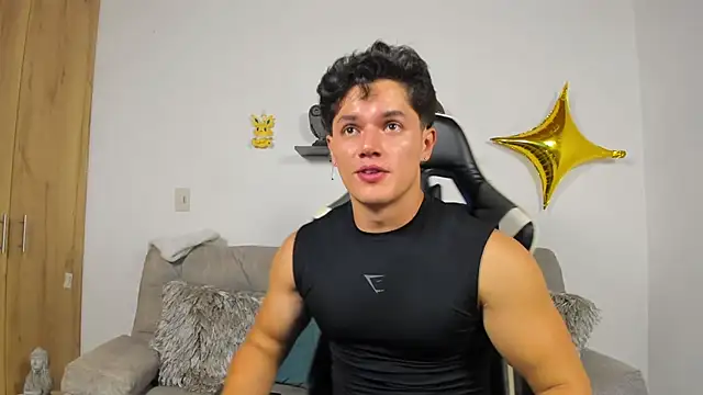 Snapshot of julian_wallace chatting on January 7, 2026, 8:36 pm julian wallace online show from January 7, 2026, 8:36 pm