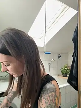 BrownieyQueen online show from February 24, 2026, 8:37 am