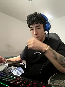 gojo satoru 18 online show from January 7, 2026, 5:18 pm