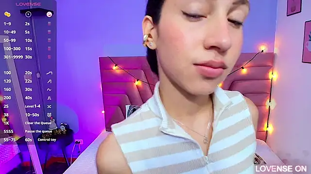 Beautifulskinny18 online show from March 18, 2025, 7:33 pm