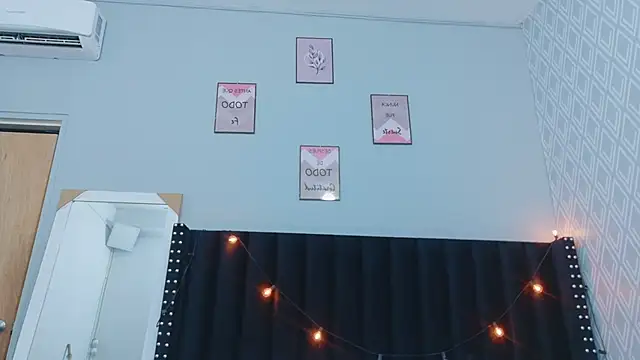 Beautifulskinny18 online show from November 15, 2025, 6:56 pm