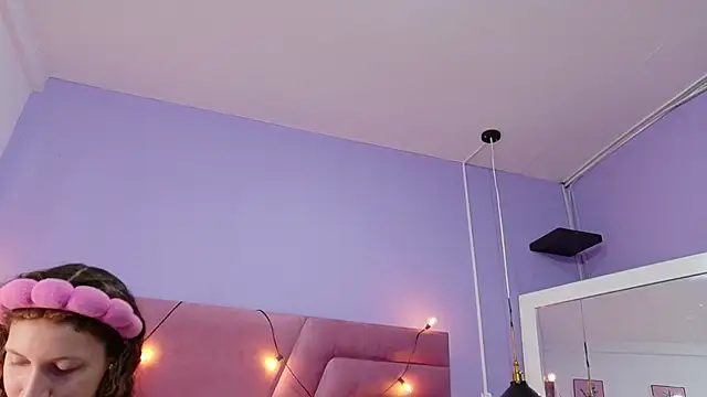 Beautifulskinny18 online show from February 10, 2026, 7:57 pm