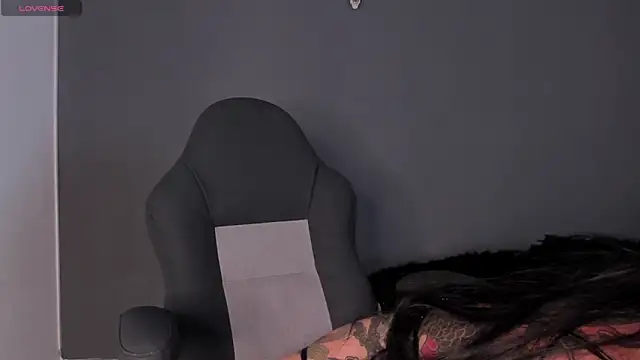 Snapshot of Aliz01 chatting on January 25, 2025, 12:48 am Aliz01 online show from January 25, 2025, 12:48 am