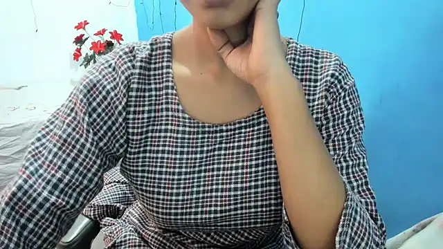 aarjulove online show from November 24, 2025, 5:18 am