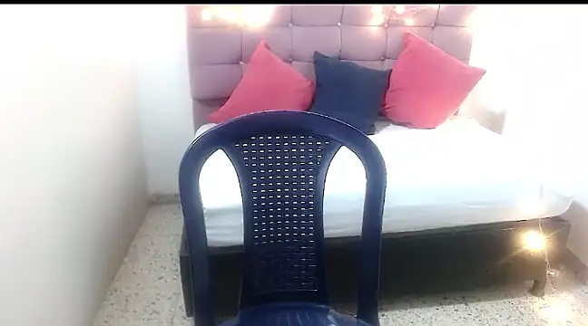 Snapshot of Suxxxy_ chatting on March 15, 2025, 1:07 pm Suxxxy online show from March 15, 2025, 1:07 pm