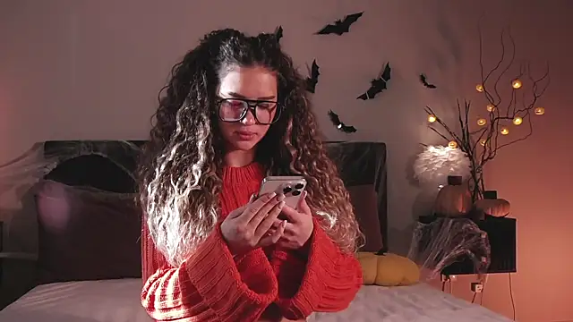 Denise Garciia online show from October 31, 2025, 12:24 pm