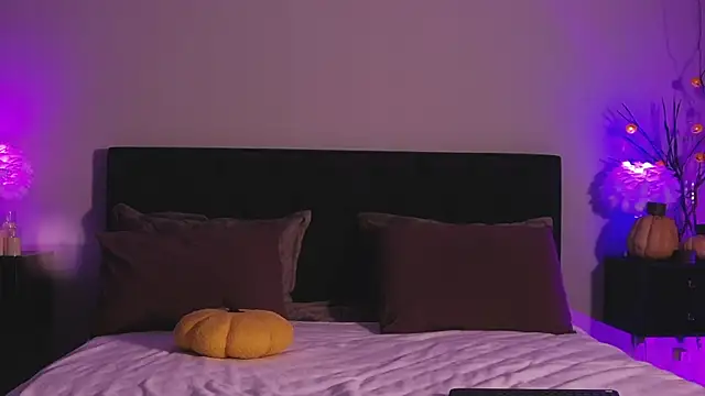 Denise Garciia online show from November 28, 2025, 1:33 pm