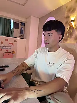 Logan smith1 online show from October 28, 2025, 5:18 am