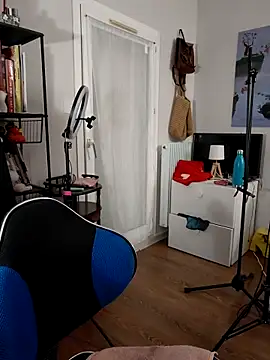 PrincesseMalicia online show from June 18, 2026, 1:27 pm