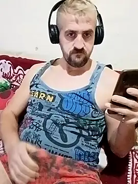Snapshot of GrofLicno chatting on January 3, 2025, 10:29 pm GrofLicno online show from January 3, 2025, 10:29 pm