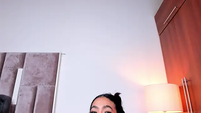 Nia Bunny online show from May 28, 2026, 2:56 pm