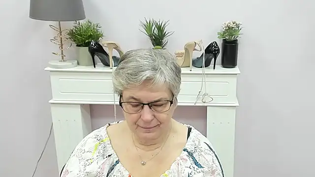 Snapshot of IrisDream chatting on February 9, 2026, 7:06 am IrisDream online show from February 9, 2026, 7:06 am