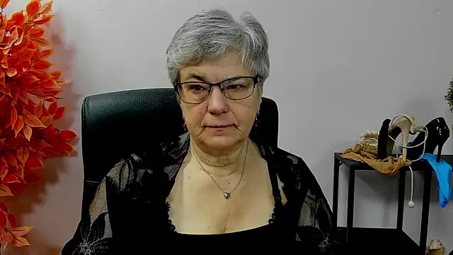 IrisDream online show from November 18, 2025, 7:22 am