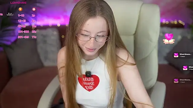 Snapshot of SilverrMoon chatting on March 27, 2026, 2:07 pm SilverrMoon online show from March 27, 2026, 2:07 pm