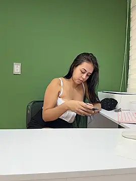 iiris  online show from October 27, 2025, 2:29 pm