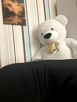 Liya my online show from November 9, 2025, 8:35 pm