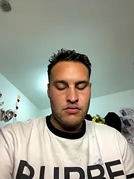 Cristian 099 online show from November 16, 2025, 8:02 pm